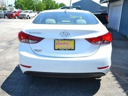 Used 2015 Hyundai Elantra SE w/ Option Group 02 FWD image 7