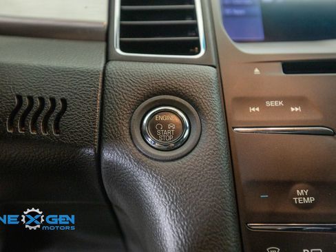 Used 2013 Ford Taurus SEL FWD image 21