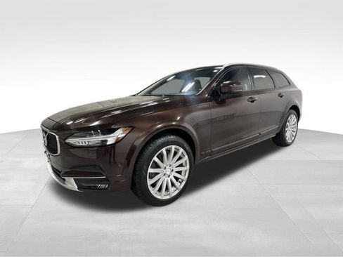 Used 2017 Volvo V90 T6 Cross Country image 11