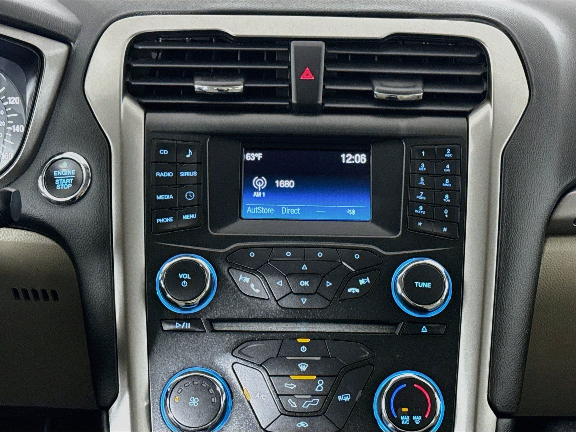Used 2018 Ford Fusion SE FWD image 27