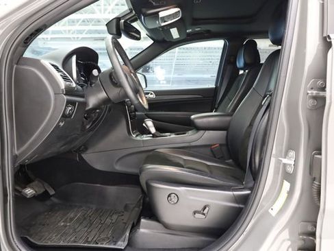Used 2019 Jeep Grand Cherokee Altitude image 12