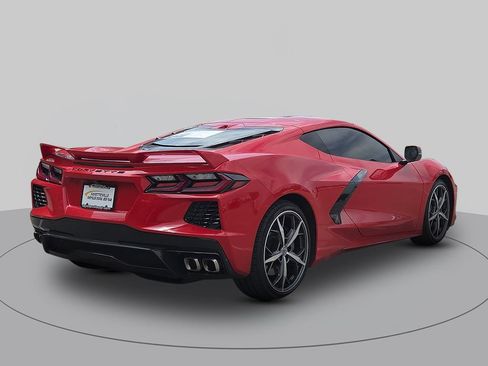 Used 2022 Chevrolet Corvette Stingray Preferred Cpe w/ Z51 Performance Package RWD image 3