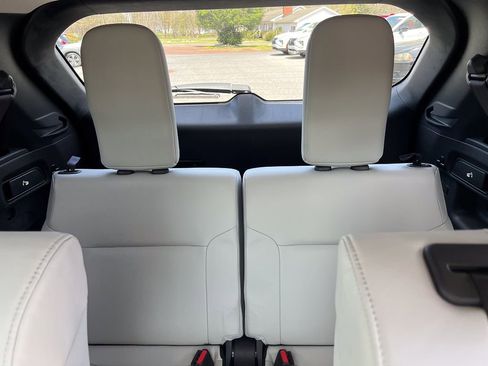 New 2025 Mitsubishi Outlander SE image 32