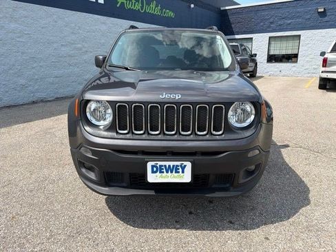 Used 2017 Jeep Renegade Latitude w/ Popular Equipment Group AWD/4WD image 8