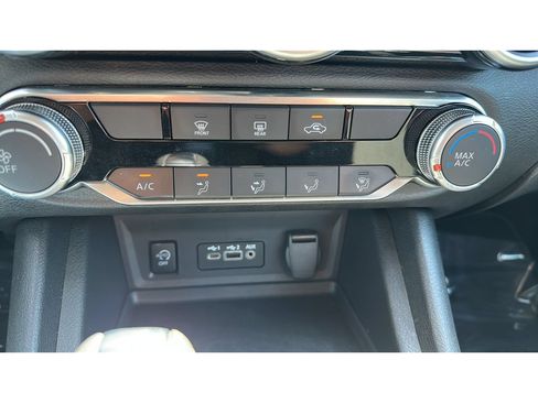 Used 2024 Nissan Sentra SV FWD image 14