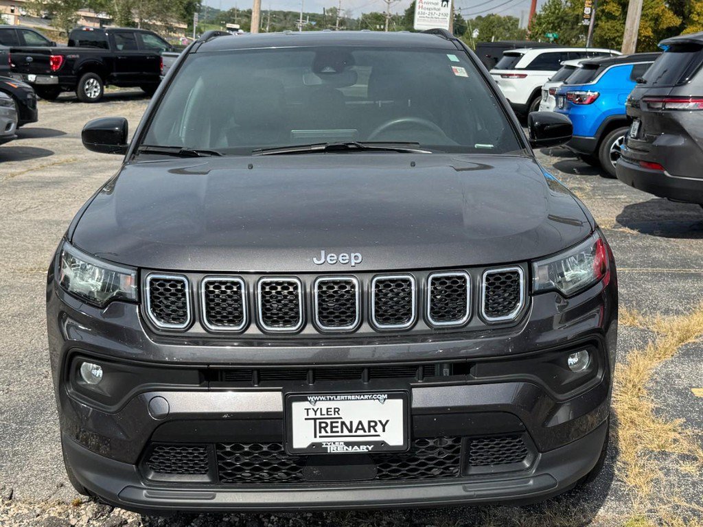 Used 2024 Jeep Compass Latitude AWD/4WD image 9