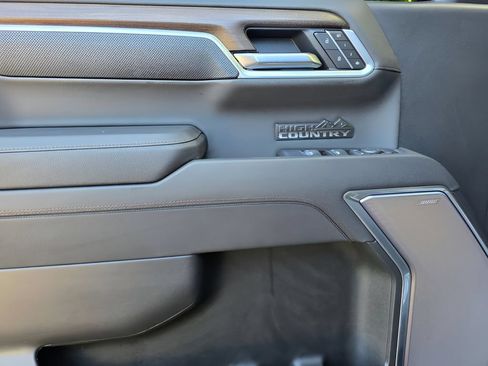 Used 2026 Chevrolet Silverado 1500 High Country w/ LPO, Utility Wall Package AWD/4WD image 18
