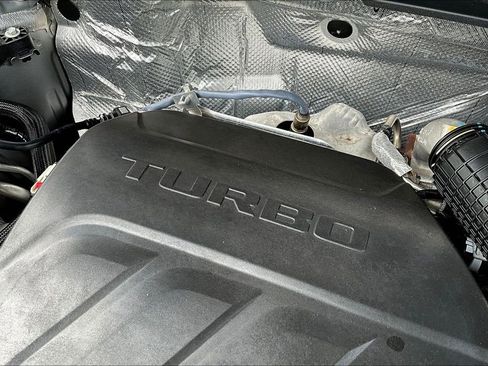 Used 2024 Chevrolet Trax RS w/ Sunroof Package FWD image 27