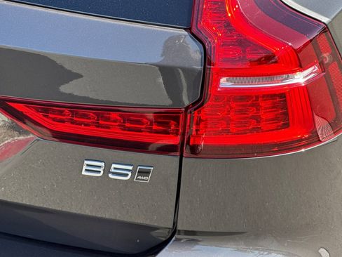 Certified 2025 Volvo V60 B5 Cross Country Plus AWD/4WD image 13
