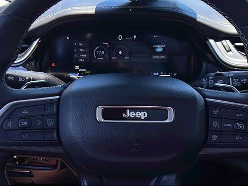 Used 2022 Jeep Grand Cherokee Limited 4xe w/ Luxury Tech Group II AWD/4WD image 33