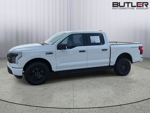 Used 2025 Ford F150 Lightning XLT AWD/4WD image 3