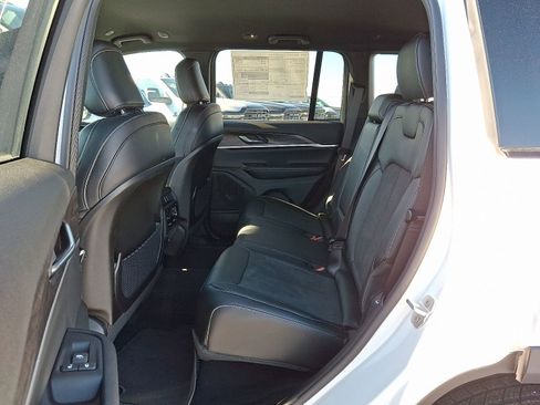 New 2026 Jeep Grand Cherokee Altitude image 6