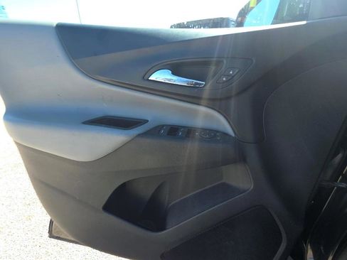 Used 2018 Chevrolet Equinox LS image 9