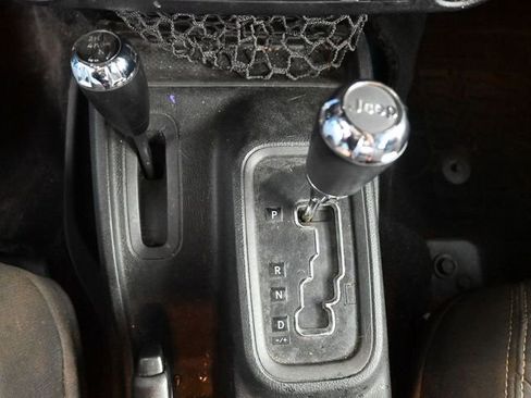 Used 2017 Jeep Wrangler Unlimited Rubicon w/ Connectivity Group image 26