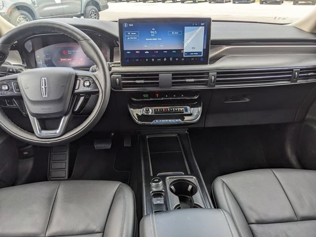 Used 2025 Lincoln Corsair Reserve FWD image 17