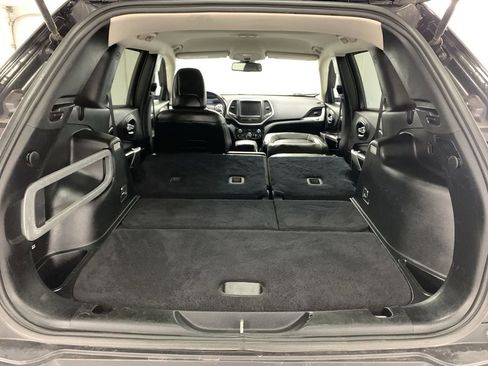 Used 2018 Jeep Cherokee Trailhawk w/ Cold Weather Group AWD/4WD image 26