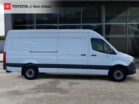 Used 2022 Mercedes-Benz Sprinter 2500 image 11