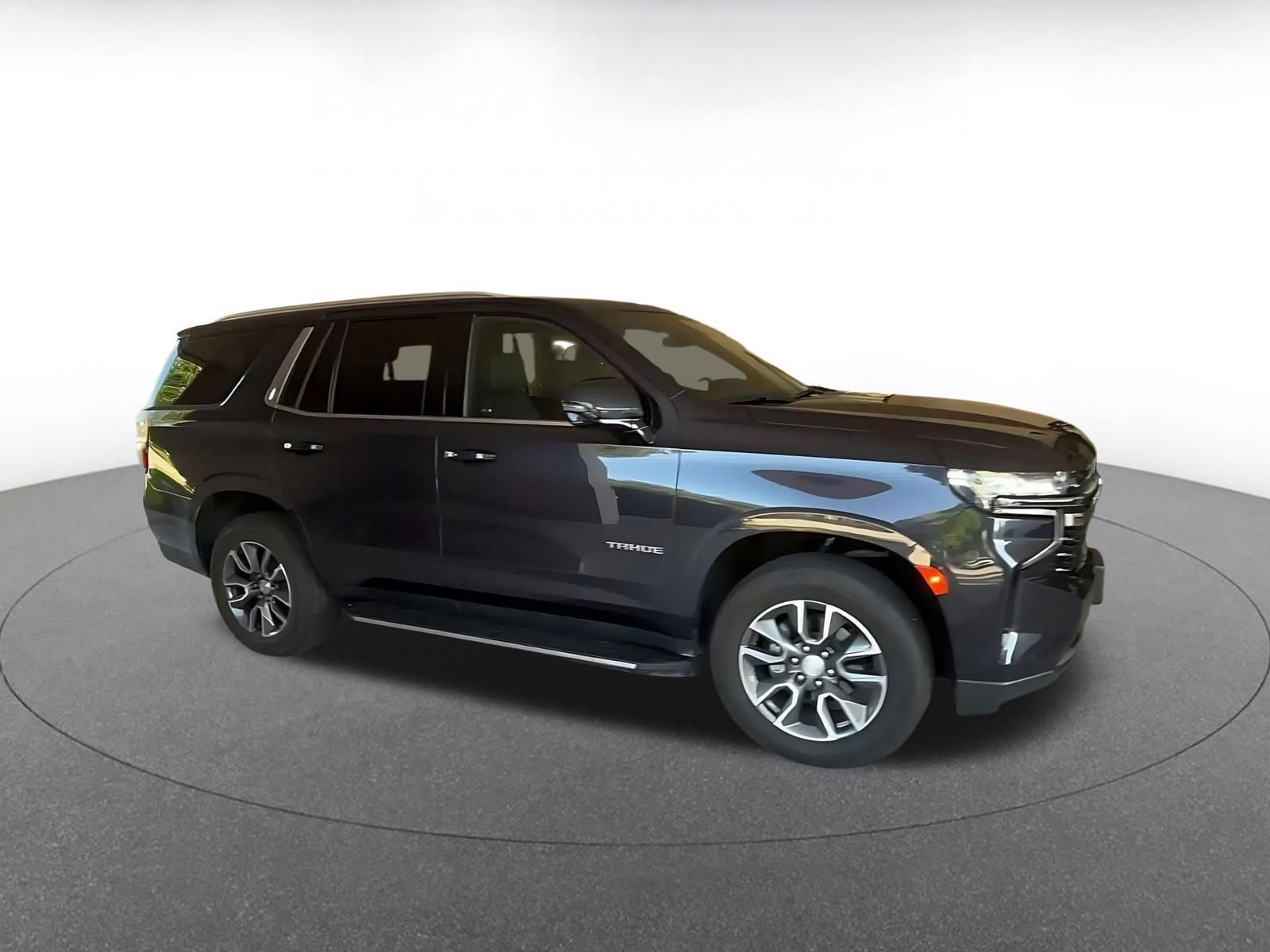 Used 2024 Chevrolet Tahoe LT w/ Luxury Package RWD image 2