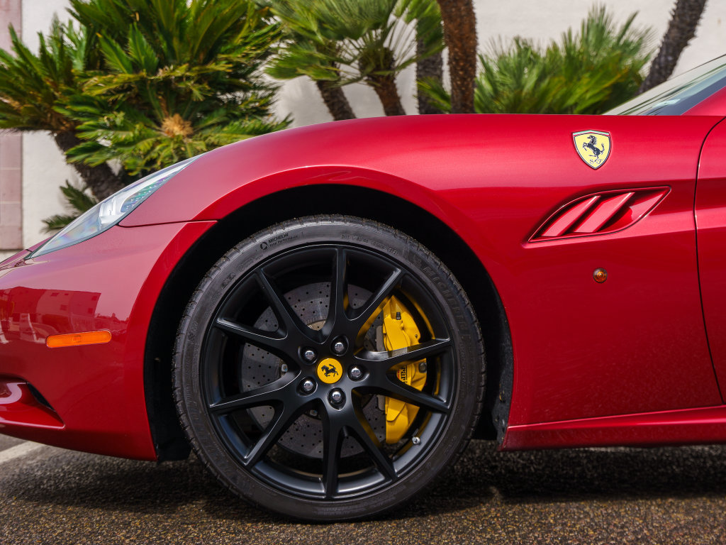 Used 2010 Ferrari California RWD image 12