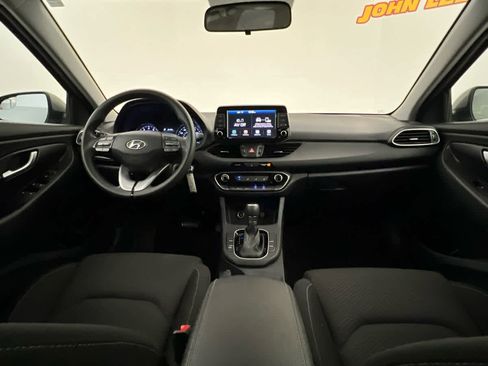 Used 2020 Hyundai Elantra GT image 17