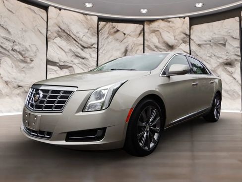 Used 2013 Cadillac XTS image 2
