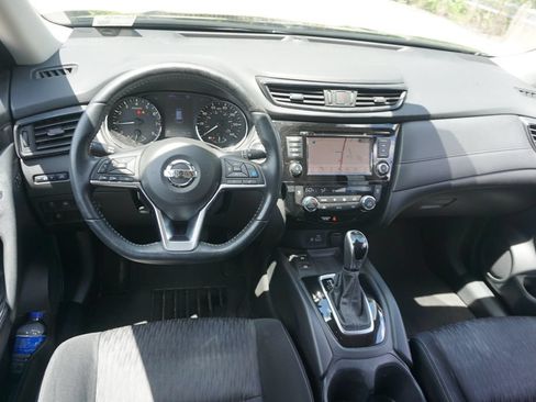 Used 2020 Nissan Rogue SV w/ Premium Package FWD image 5