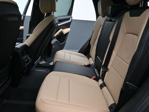 Used 2025 Porsche Cayenne image 15