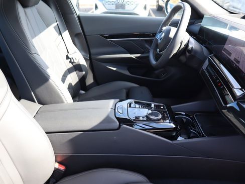 Used 2024 BMW 530i xDrive image 14