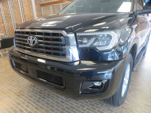 Used 2019 Toyota Sequoia SR5 AWD/4WD image 59