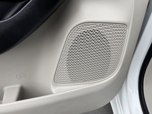 Used 2018 Chrysler Pacifica Touring Plus image 12