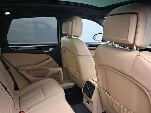 Certified 2026 Porsche Macan AWD/4WD image 7
