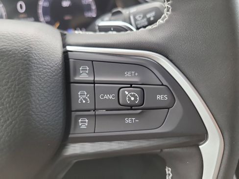 New 2025 Jeep Grand Cherokee Altitude image 27