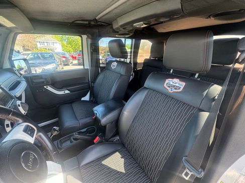 Used 2012 Jeep Wrangler Unlimited Sahara AWD/4WD image 25