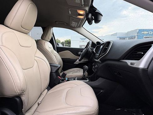 Used 2017 Jeep Cherokee Limited FWD image 12