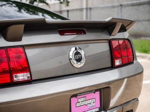 Used 2005 Ford Mustang GT Premium RWD image 31