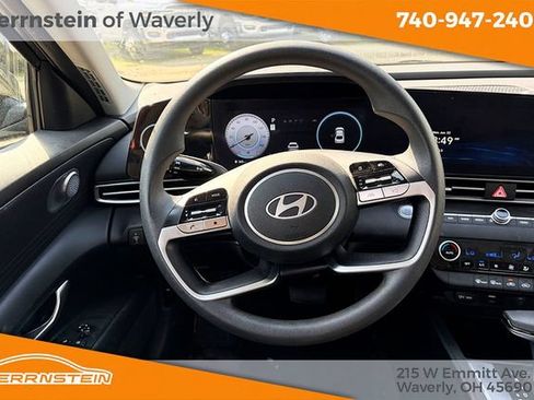 Used 2024 Hyundai Elantra SEL FWD image 7