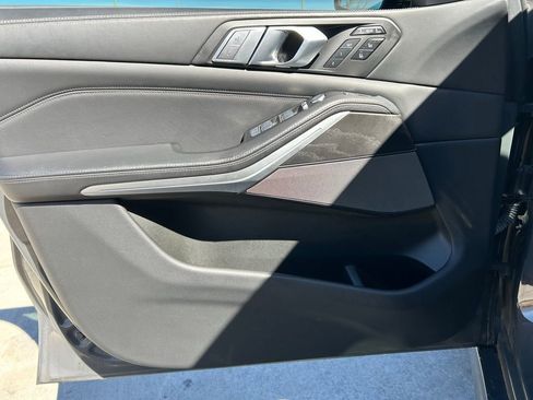 Used 2021 BMW X7 M50i w/ Executive Package image 13