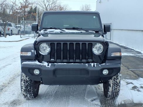 Used 2018 Jeep Wrangler Unlimited Sport S image 2