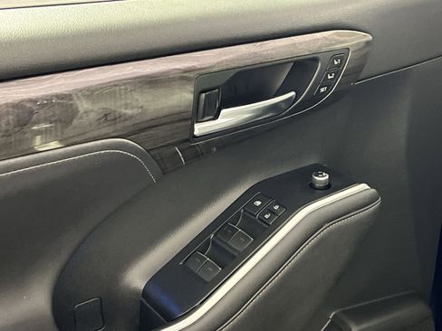Used 2020 Toyota Highlander Limited image 12