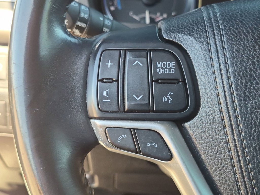 Used 2017 Toyota Highlander Limited AWD/4WD image 19