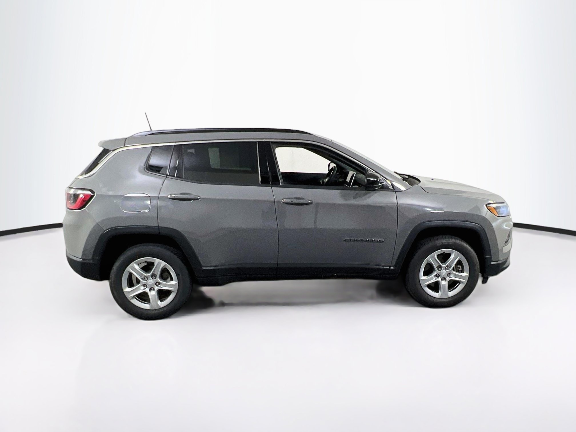 Used 2023 Jeep Compass Latitude AWD/4WD image 4
