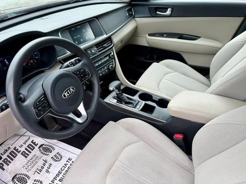 Used 2018 Kia Optima LX w/ 17" Alloy Wheels Package FWD image 2
