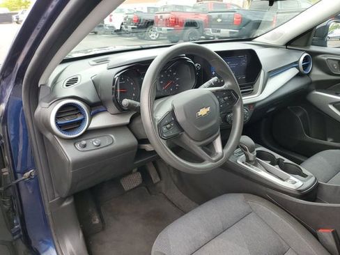 Used 2024 Chevrolet Trax LS w/ LS Convenience Package FWD image 10