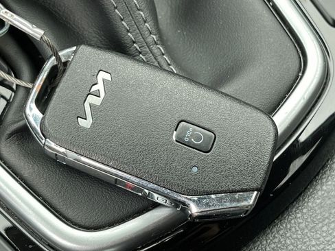 Used 2025 Kia Seltos S image 25