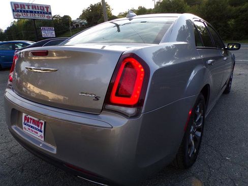 Used 2017 Chrysler 300 S image 8