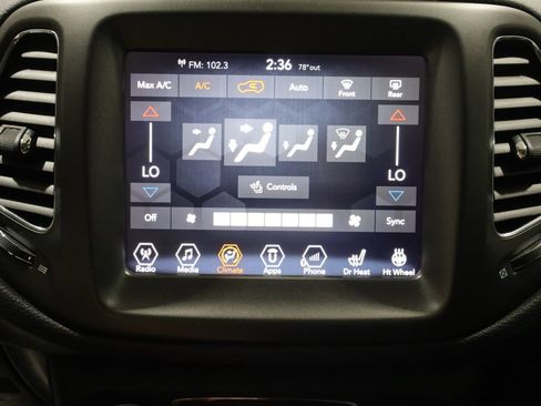 Used 2017 Jeep Compass Trailhawk w/ Leather Interior Group AWD/4WD image 28