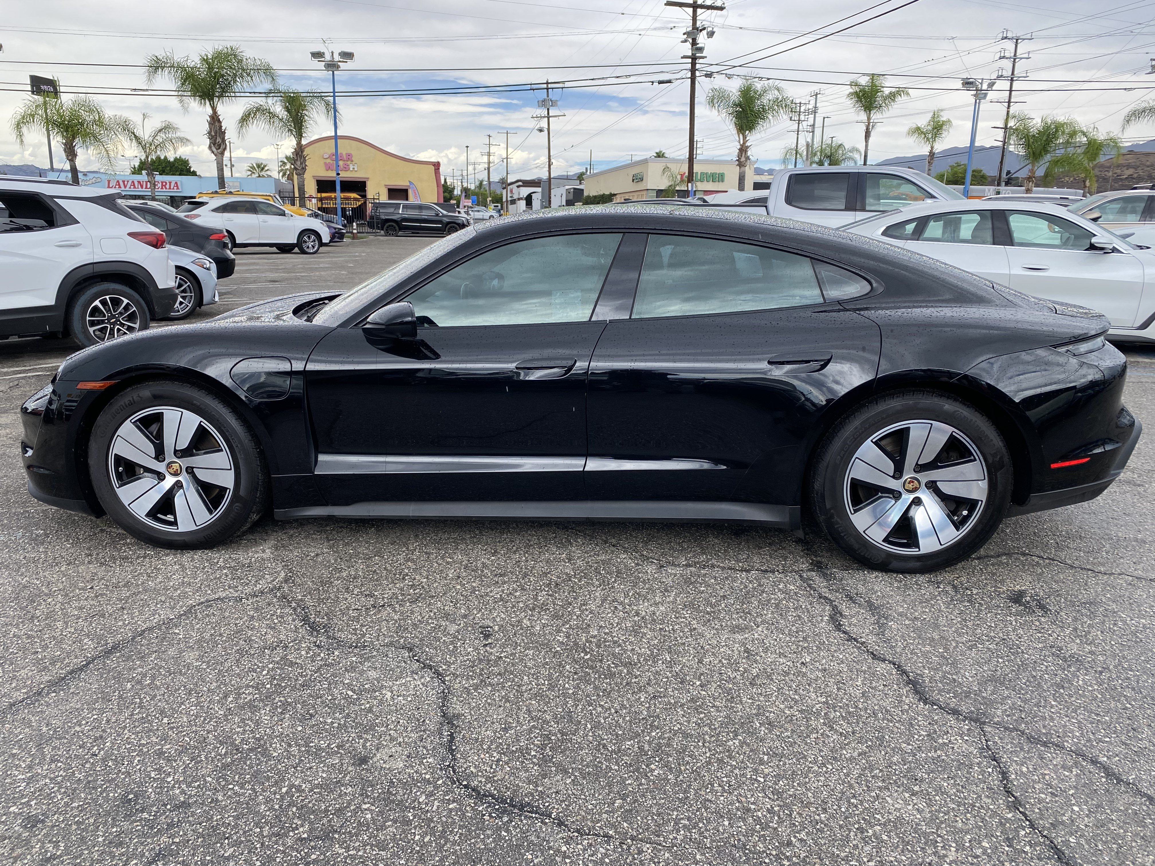 Used 2022 Porsche Taycan RWD image 9