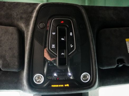 Used 2020 Lamborghini Urus image 32