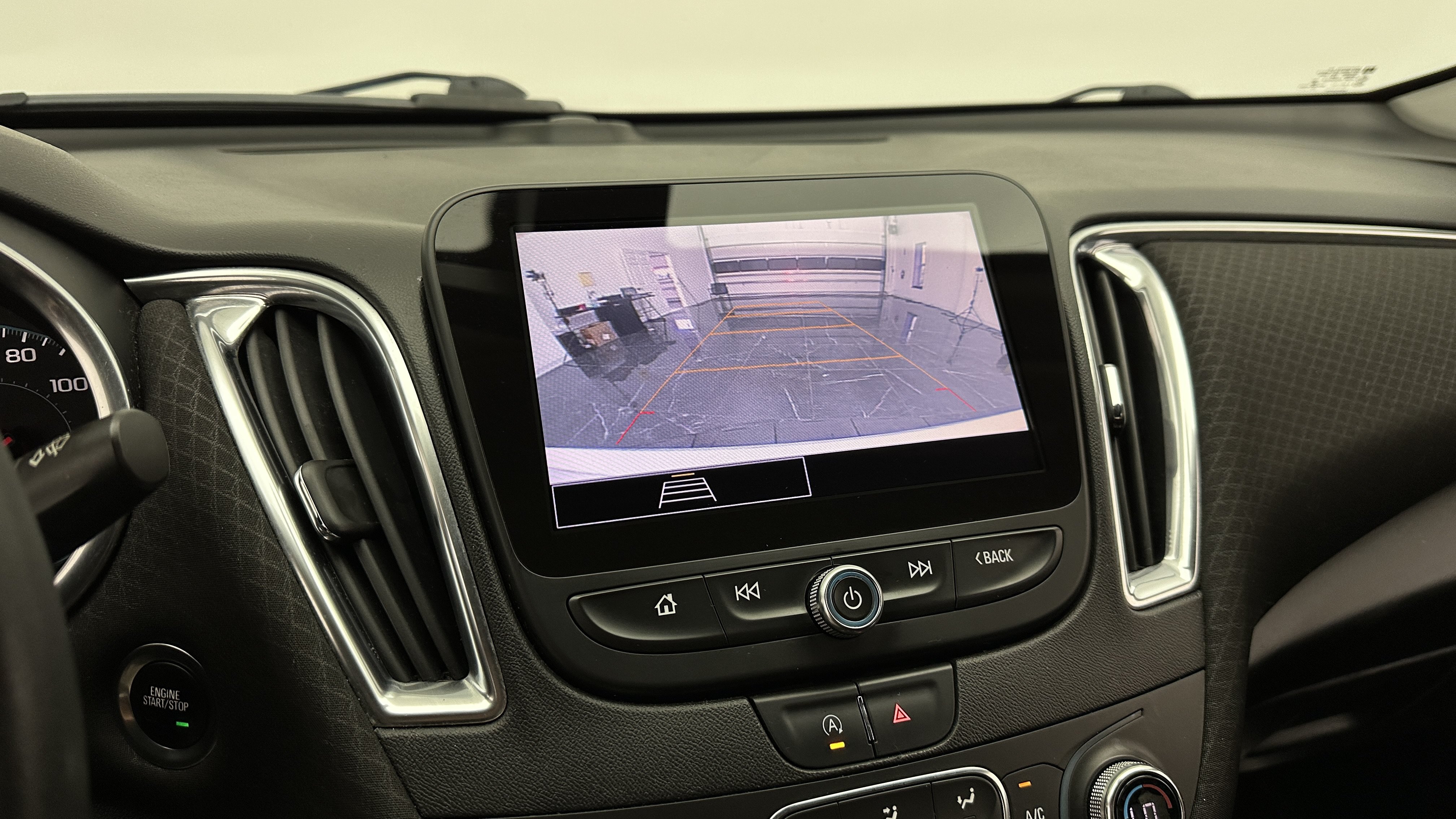 Used 2021 Chevrolet Malibu LT FWD image 23