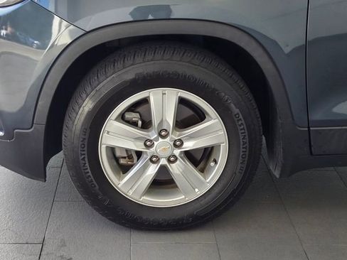 Certified 2022 Chevrolet Trax LT w/ LT Convenience Package image 11